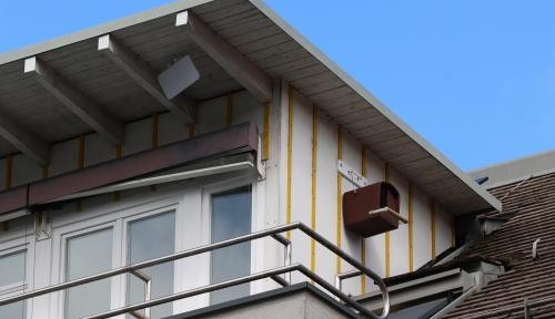 Turmfalken-Nistkasten am Rathaus Turmfalken-Nistkasten am Rathaus