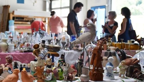 Flohmarkt mit Deko-Artikeln Flohmarkt mit Deko-Artikeln