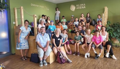 20 Kinder und Jugendliche beim Besuch der KLIMA ARENA in Sinsheim 20 Kinder und Jugendliche beim Besuch der KLIMA ARENA in Sinsheim