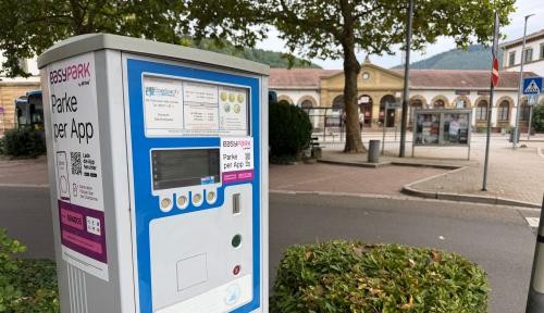 Parkscheinautomat mit easypark am Bahnhof Eberbach Parkscheinautomat mit easypark am Bahnhof Eberbach