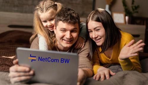 Imagebild Familie am Tablet Imagebild Familie am Tablet