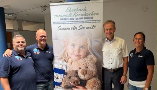 Bürgermeister Peter Reichert hat Roll-Ups, Plakate und Sammeleimer in Empfang genommen Bürgermeister Peter Reichert hat Roll-Ups, Plakate und Sammeleimer in Empfang genommen